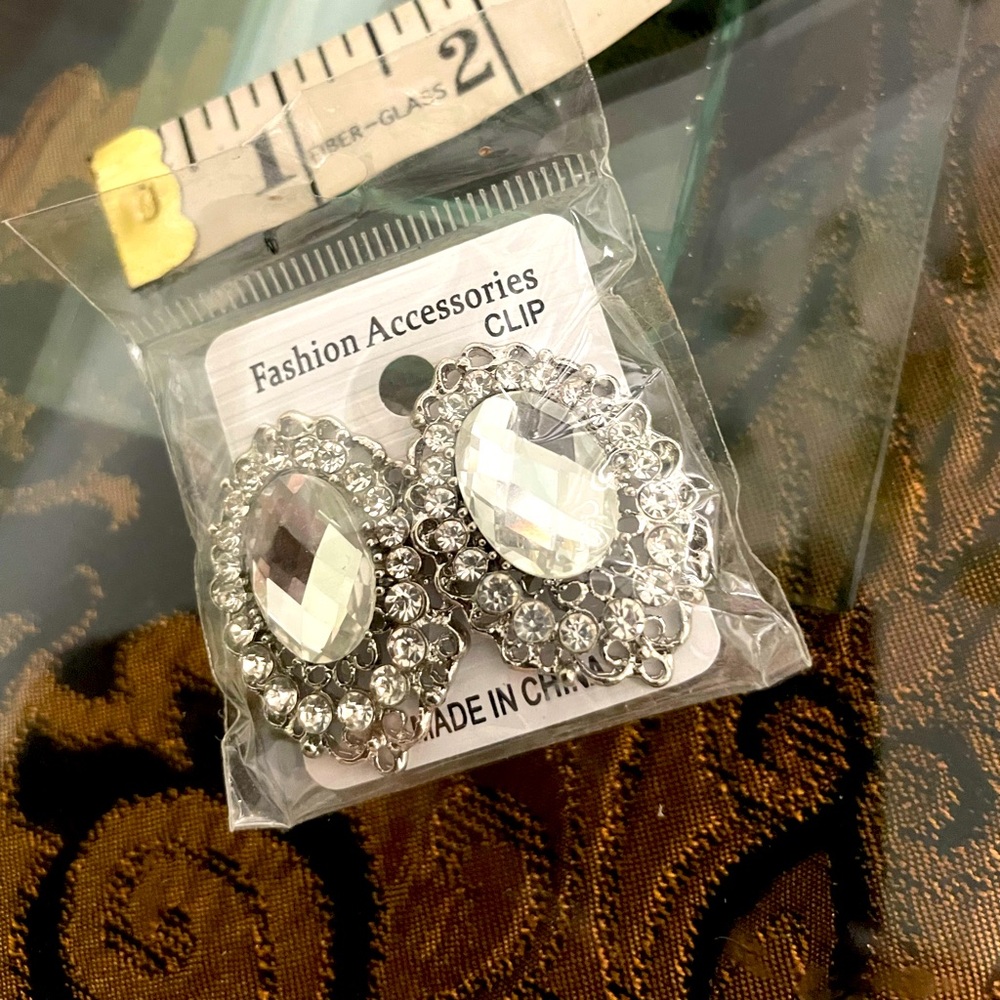 ♥️ CLASSIC New Dressy Clip on RHINESTONE silver toned earrings VINTAGE style